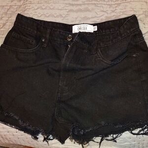 Women's frayed jean shorts